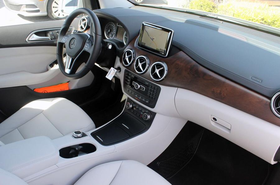  Mercedes-Benz B-Class Electric Drive 2014 года  (US) (фото 16 из 59)